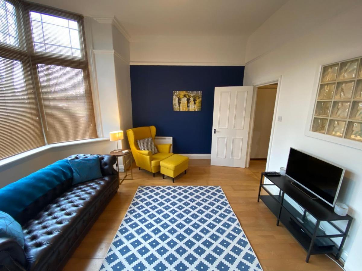 Stylish Apartment With Secure Parking Close To City Chester Exterior foto
