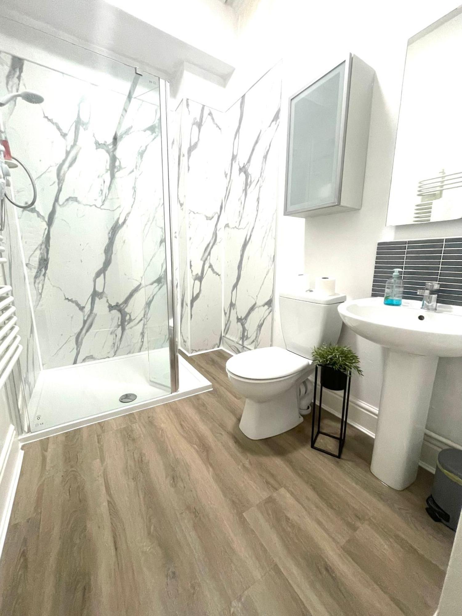 Stylish Apartment With Secure Parking Close To City Chester Exterior foto